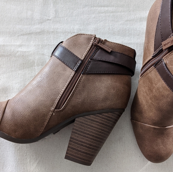 Tan Buckle Block Heel Bootie Gail22 - Picture 4 of 5